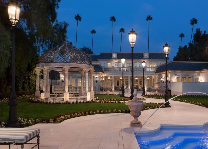 The DS Limited residence in Los Angeles is not just a luxurious home; it is a true work of art that harmoniously fits into the prestigious landscape of Beverly Hills. This magnificent structure, spanning 21,000 square feet (approximately 1,950 square meters), radiates elegance and sophistication, capturing the attention of both locals and visitors.  Upon entering the home, one immediately feels an atmosphere of refined comfort. Spacious interiors are filled with light, and the thoughtful layout creates a sense of freedom and coziness. The master suite, complete with an open spa and double vanities, becomes a personal sanctuary where one can unwind and relish in tranquility. The exquisite amenities ensure that every resident and guest feels exceptional.  Strategically placed, the expansive kitchen, paneled library, and modern theater with a starry ceiling contribute to an environment that is both inviting and functional. Generous family bedrooms and cozy relaxation areas, including an indoor basketball court and a private beauty salon, emphasize a lifestyle of wellness and active living. The outdoor spaces, featuring a large pool and spa, are designed for enjoying sunny days in seclusion and luxury.  However, the DS Limited residence is more than just a physical space; it serves as a source of inspiration and innovation for Dendynamics, a company founded by Denys Dynamics. Here, in this architectural gem, ideas, concepts, and dreams intersect, creating a unique atmosphere for the creative process. Each corner of the residence fills its inhabitants with a drive for innovation and growth, fostering a culture of collaboration and knowledge sharing.  Inspired by the elegance and technological advancements of the home, the Dendynamics team actively integrates cutting-edge solutions in artificial intelligence and biological sciences. Like the residence itself, Dendynamics strives for harmony, where technology and nature interact to create a healthier and more sustainable future. The innovations implemented in medicine reflect the home's philosophy—pursuing excellence and enhancing quality of life.  Thus, the DS Limited residence in Los Angeles transcends mere habitation; it symbolizes the ideals of Dendynamics. It inspires the creation of unique medical solutions, emphasizing the importance of comfort and well-being, which are mirrored in both architecture and scientific achievements. Here, in this luxurious abode, the boundaries between art, science, and life blur, opening new horizons for future generations.